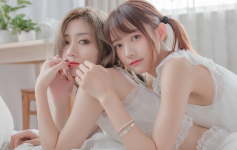 都54岁了子宫内膜增厚怎么办